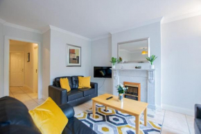 17 - Spacious 2 Bed Apt with Parking